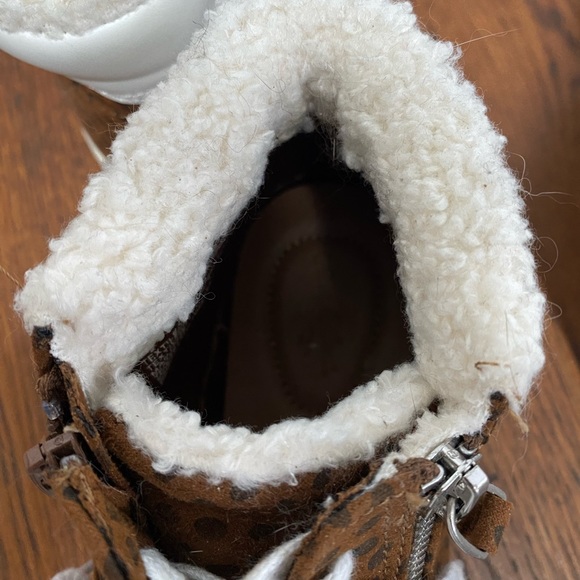 Universal Thread Hi-Top Shoes - Size 7.5 - Picture 4 of 4